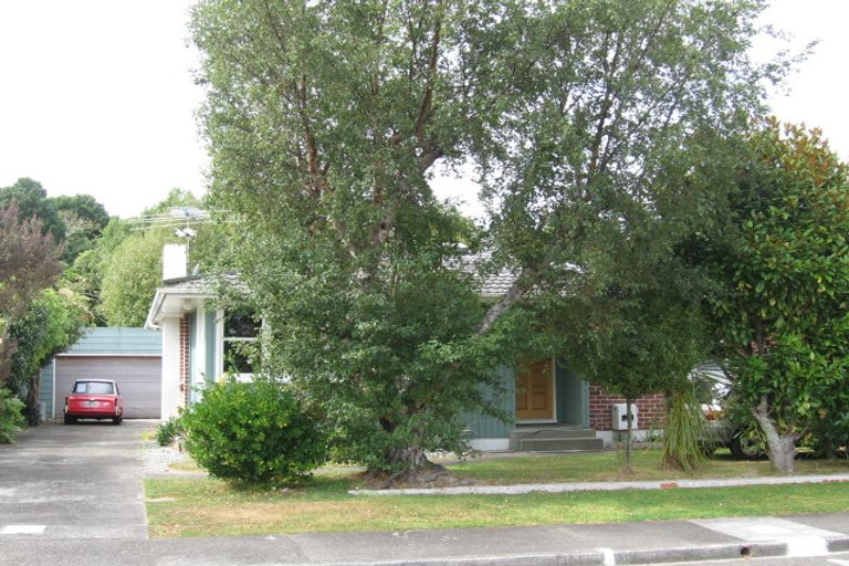 Photo of property in 18 Whirinaki Crescent, Heretaunga, Upper Hutt, 5018