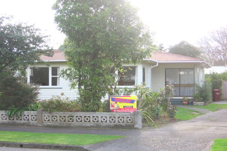 Photo of property in 4 Dorset Crescent, Hokowhitu, Palmerston North, 4410