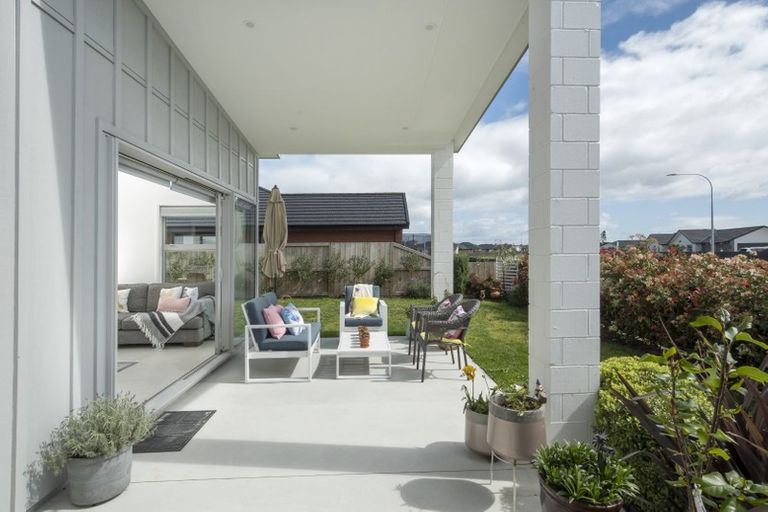 Photo of property in 77 Dunkeld Drive, Papamoa, 3118