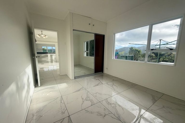 Photo of property in 8 Penlington Place, Karori, Wellington, 6012