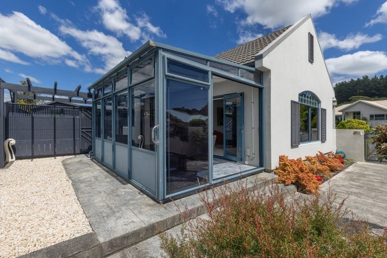 Photo of property in 6 Mariners Way, Whitby, Porirua, 5024