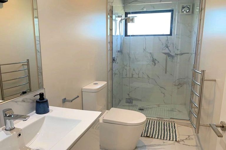 Photo of property in 2 Lyndon Street, Riccarton, Christchurch, 8011