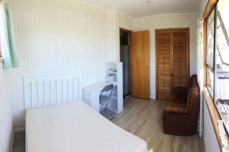 Photo of property in 3/165a Colwill Road, Massey, Auckland, 0614