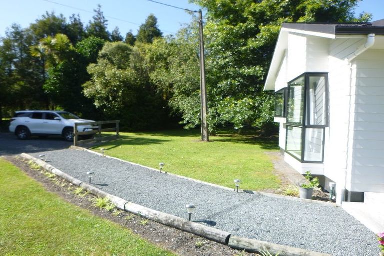 Photo of property in 146 Boord Crescent, Kumeu, 0891