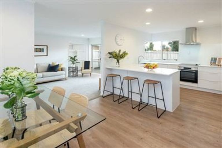Photo of property in 2/23 Tarnica Road, Northpark, Auckland, 2013