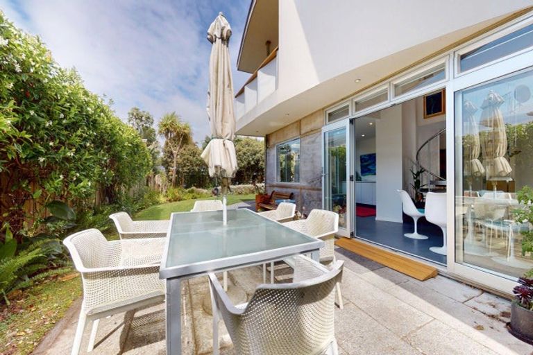 Photo of property in 30 Kent Avenue, Waitarere Beach, Levin, 5510