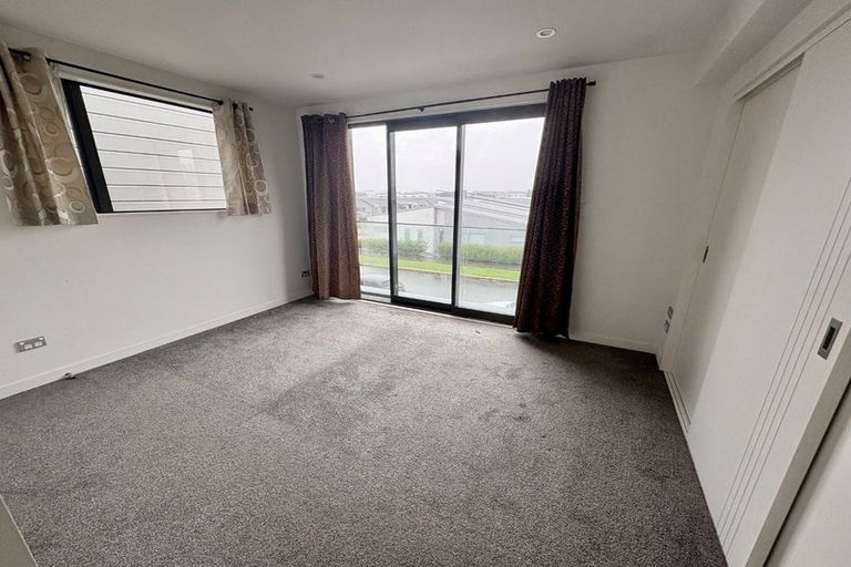 Photo of property in 32 Parahau Road, Papakura, 2110