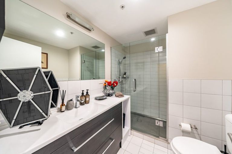 Photo of property in Sol Apartments, 2/37 Jessie Street, Te Aro, Wellington, 6011