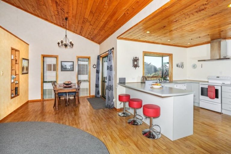 Photo of property in 166 Torkar Road, Clarks Beach, 2122