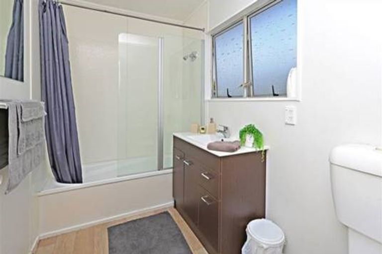Photo of property in 1/27 Mon Desir Place, Manurewa, Auckland, 2102