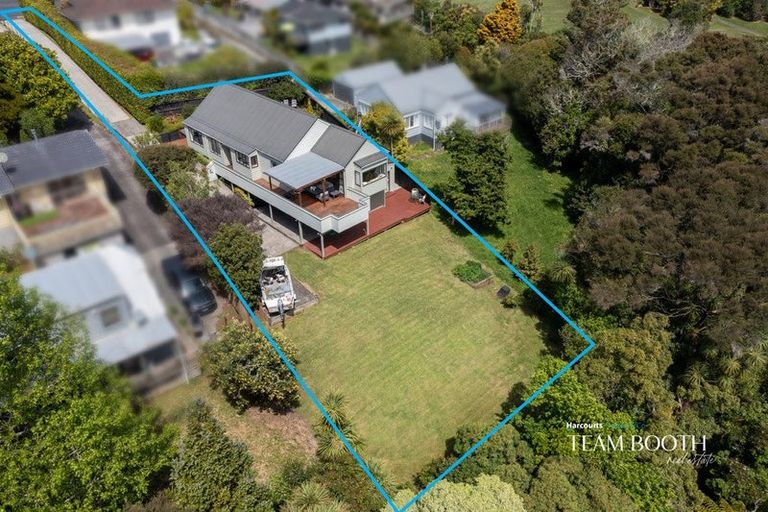 Photo of property in 126 Lynn Road, Bayview, Auckland, 0629