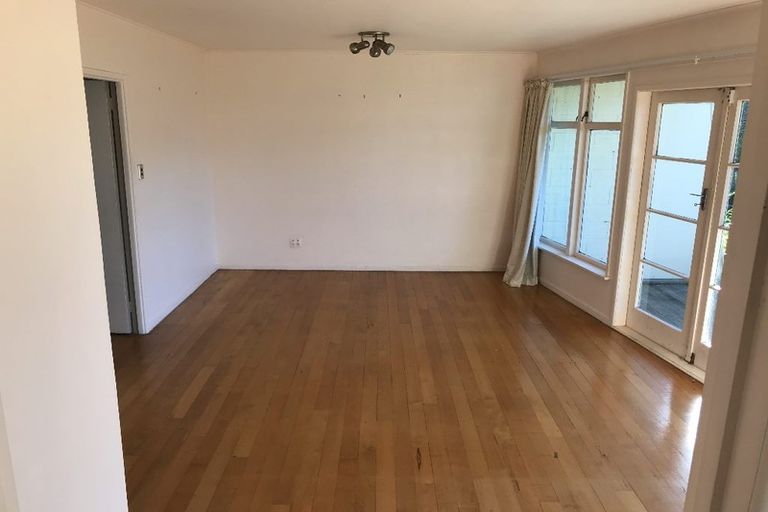 Photo of property in 1/104 Exmouth Road, Northcote, Auckland, 0627