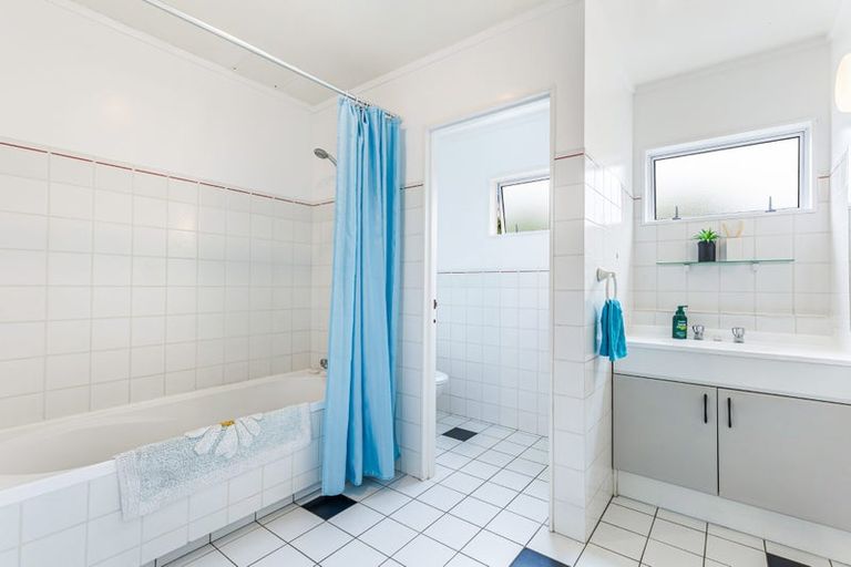 Photo of property in 1/41 Colwill Road, Massey, Auckland, 0614