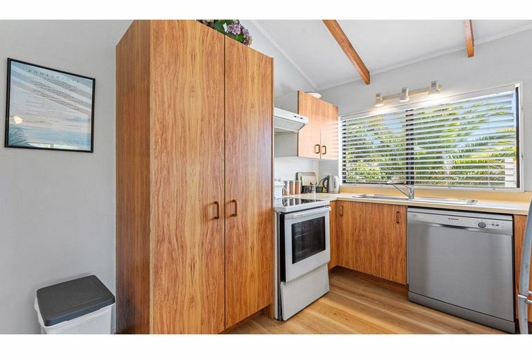 Photo of property in 2/74 Cockayne Crescent, Sunnynook, Auckland, 0620