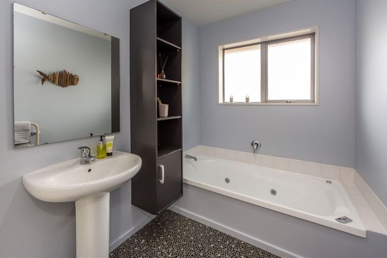 Photo of property in 6 James Drive, Woodend, 7610