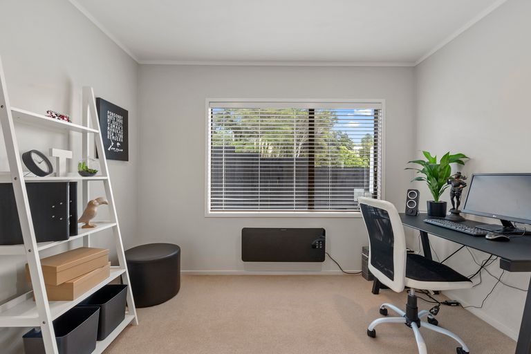 Photo of property in 54 The Avenue, Albany, Auckland, 0632