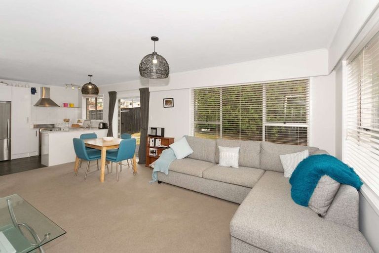 Photo of property in 1/31 Hepburn Road, Glendene, Auckland, 0602