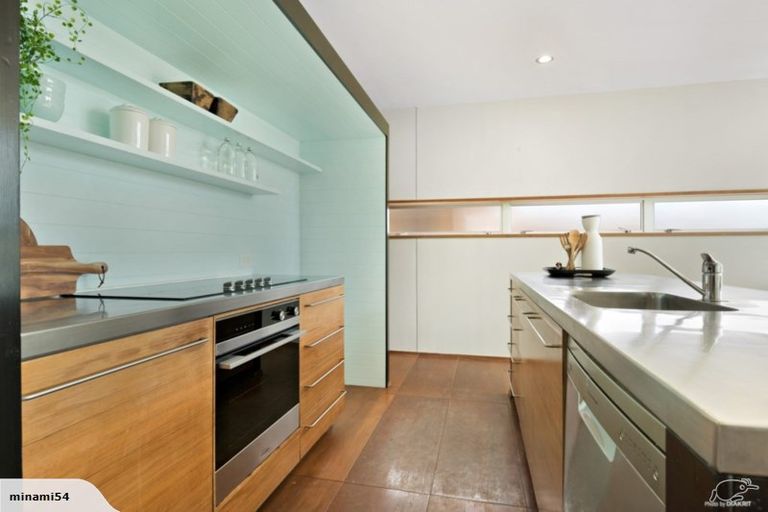 Photo of property in 8a Wairata Place, Te Atatu South, Auckland, 0610