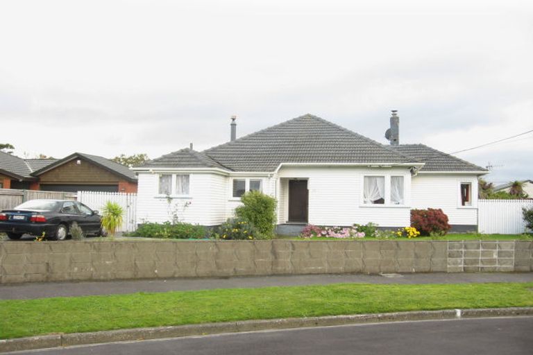 Photo of property in 25 Roberts Street, Epuni, Lower Hutt, 5011