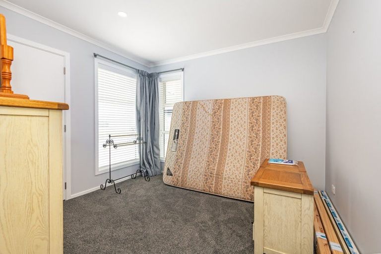 Photo of property in 96 Johnstone Drive, Fitzherbert, Palmerston North, 4410