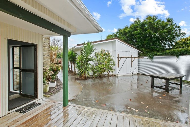 Photo of property in 25 Montana Place, Merrilands, New Plymouth, 4312