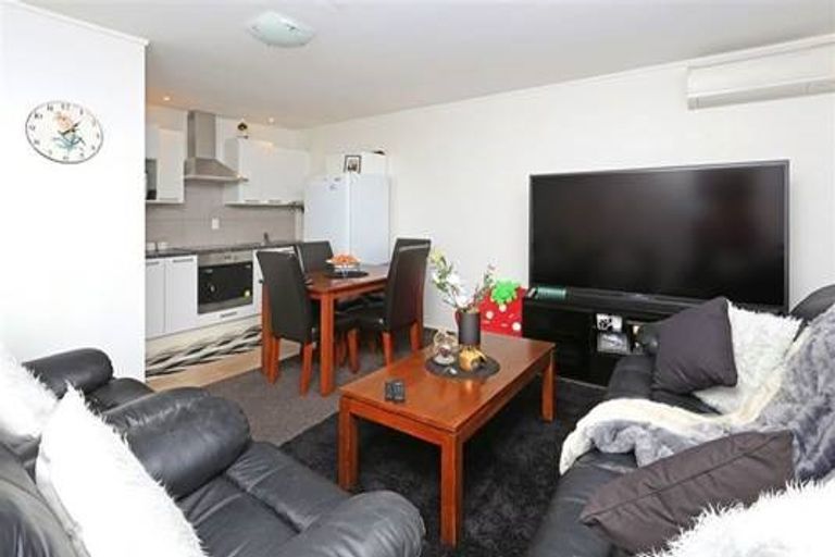 Photo of property in 1/27 Mon Desir Place, Manurewa, Auckland, 2102