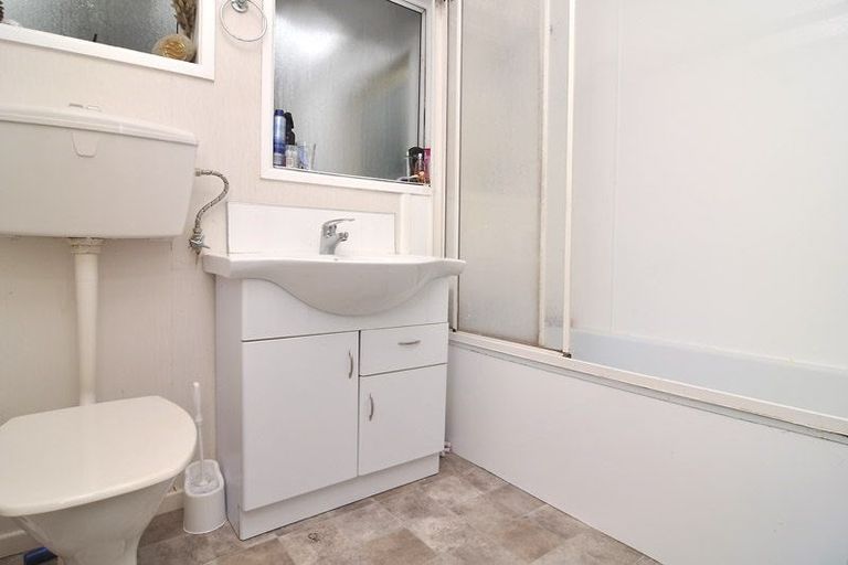 Photo of property in 2/24 Lauderdale Road, Birkdale, Auckland, 0626