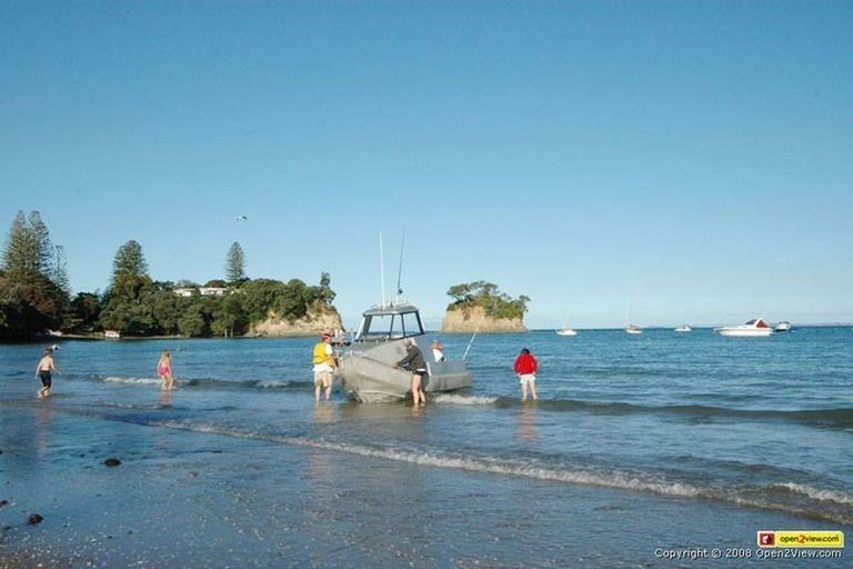 Photo of property in 15 Waiake Street, Torbay, Auckland, 0630