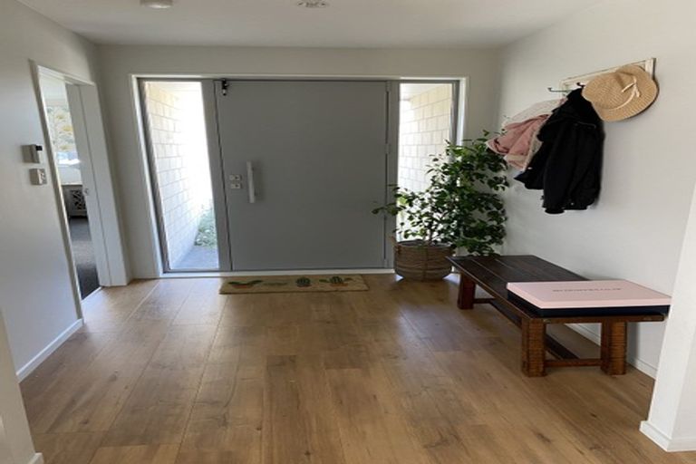 Photo of property in 9 Larmer Drive, Kumeu, 0810