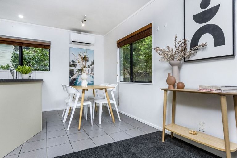 Photo of property in 2/23 Heathglen Place, Bayview, Auckland, 0629