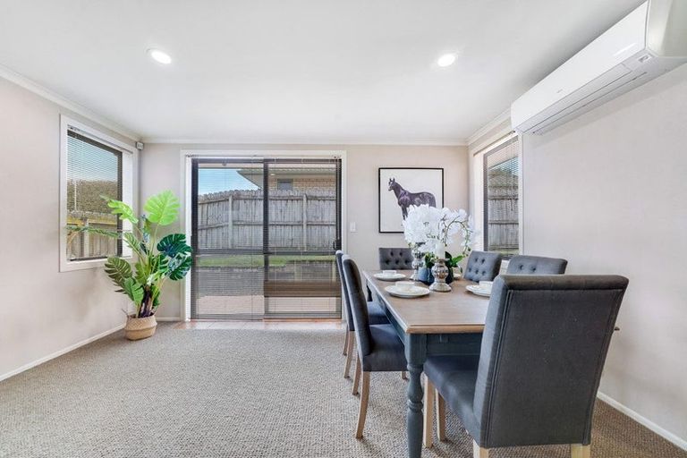 Photo of property in 24 Mt Lebanon Crescent, The Gardens, Auckland, 2105