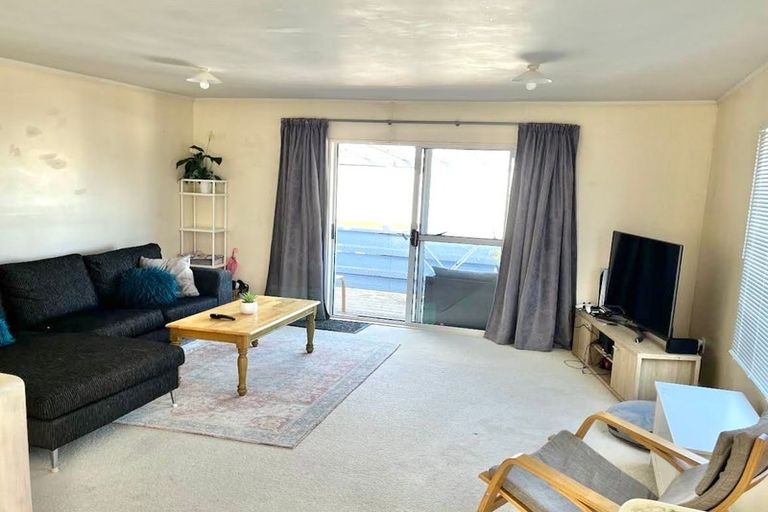 Photo of property in 15a Heathglen Place, Bayview, Auckland, 0629