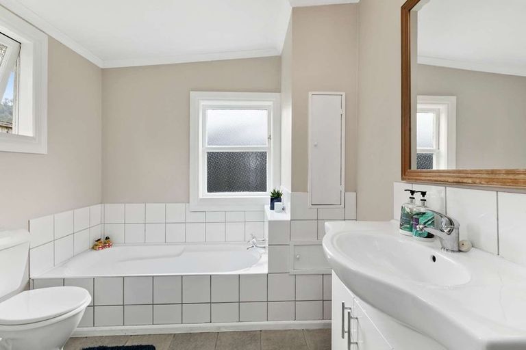 Photo of property in 21a Korau Grove, Stokes Valley, Lower Hutt, 5019