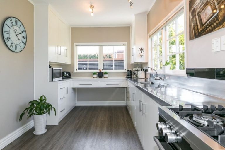 Photo of property in 18 Greenwood Road, Havelock North, 4130