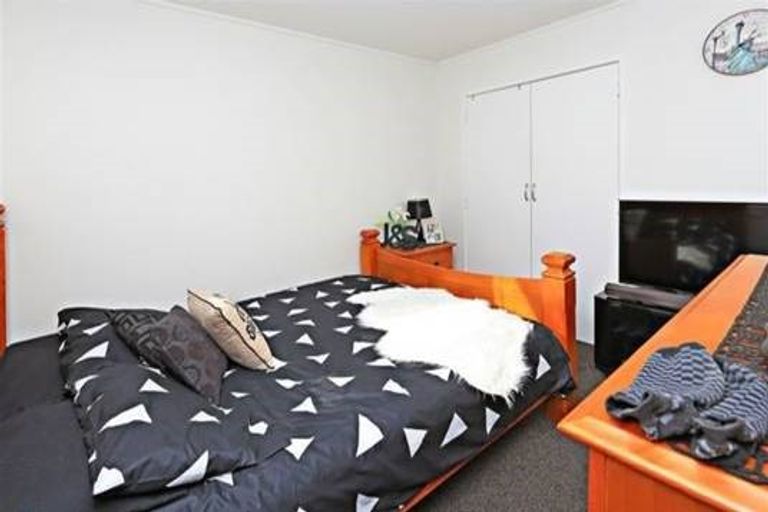 Photo of property in 1/27 Mon Desir Place, Manurewa, Auckland, 2102