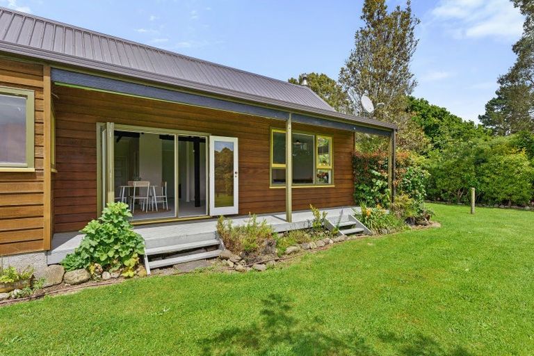 Photo of property in 123 North Manakau Road, Manakau, Levin, 5573