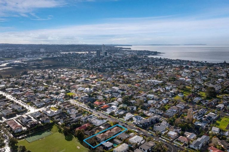 Photo of property in 11 Waitemata Road, Hauraki, Auckland, 0622