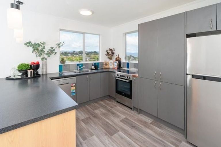 Photo of property in 20 Salford Street, Newlands, Wellington, 6037