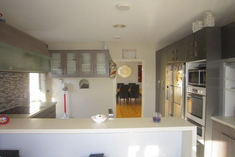 Photo of property in 1 Cherry Grove, Strathmore Park, Wellington, 6022