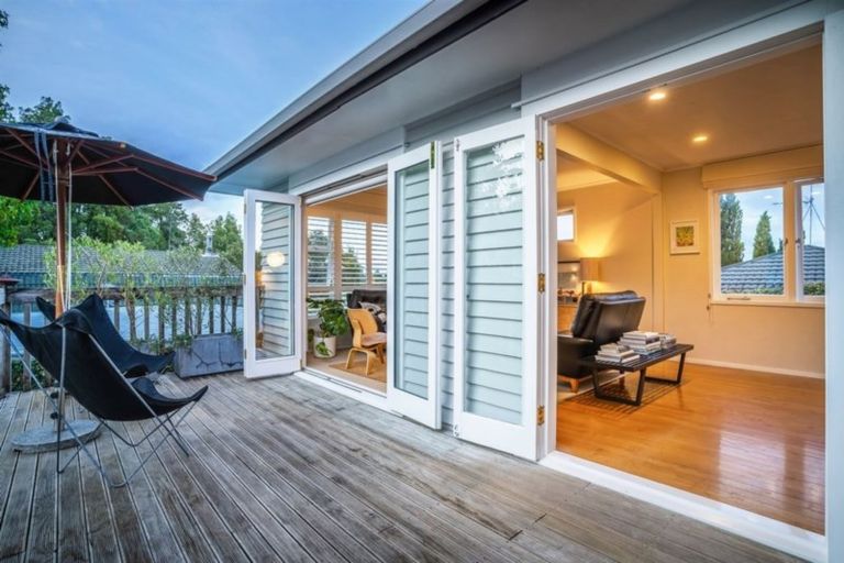 Photo of property in 1/54 Pupuke Road, Hillcrest, Auckland, 0627