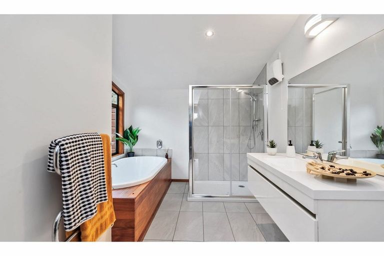 Photo of property in 19 Anchorage Heights Place, Kerikeri, 0294