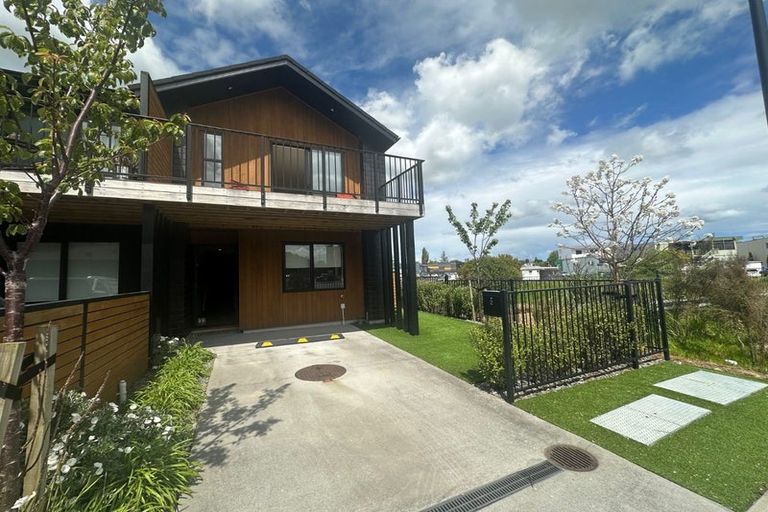 Photo of property in 2 Kawapani Lane, Kumeu, 0810
