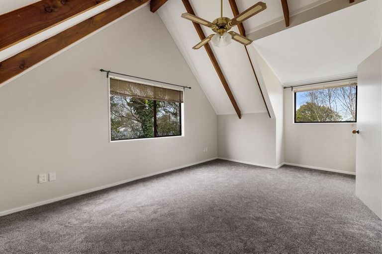 Photo of property in 2/92 Target Road, Totara Vale, Auckland, 0629