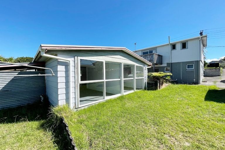 Photo of property in 6 Woodglen Road, Glen Eden, Auckland, 0602