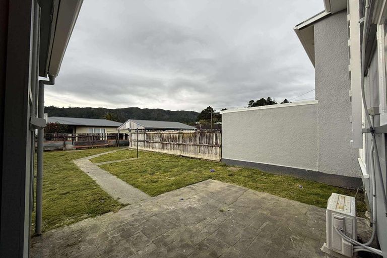 Photo of property in 9 Wainhouse Street, Stokes Valley, Lower Hutt, 5019