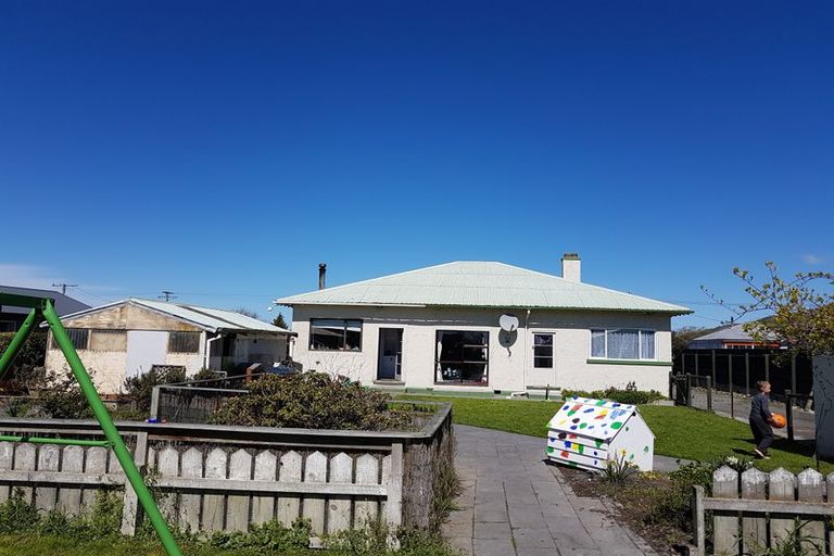 Photo of property in 10 Massey Street, Waimate, 7924