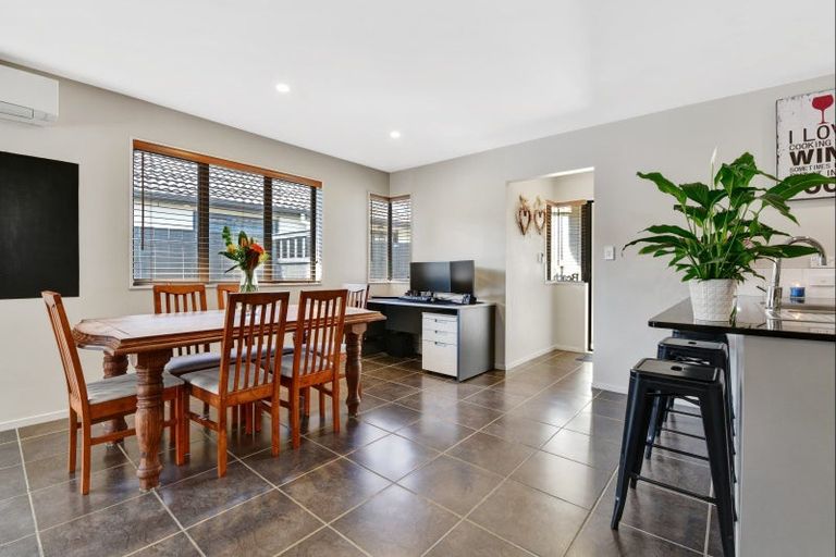 Photo of property in 17 The Rise, Gulf Harbour, Whangaparaoa, 0930