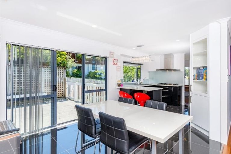 Photo of property in 12 Van Dyke Place, West Harbour, Auckland, 0618