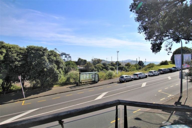 Photo of property in 112 Gladstone Road, Parnell, Auckland, 1052