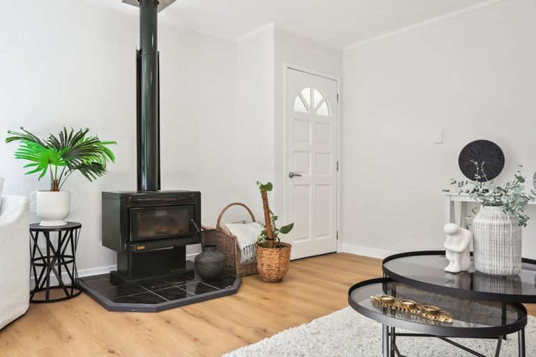 Photo of property in 2/9a De Val Drive, Titirangi, Auckland, 0604